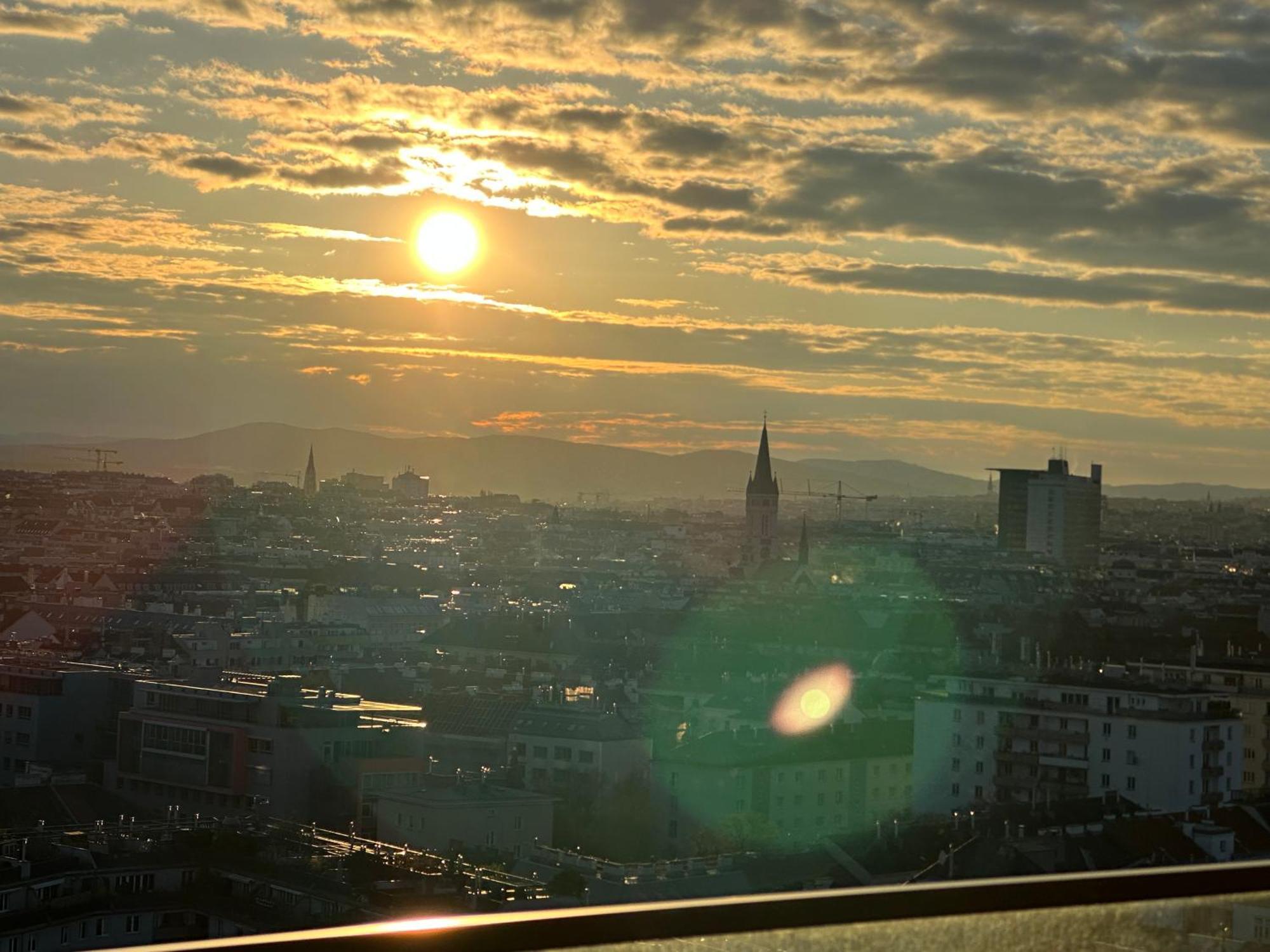Panorama Sky Apartment I Rooftop Pool I Metro Station Viena Exterior foto