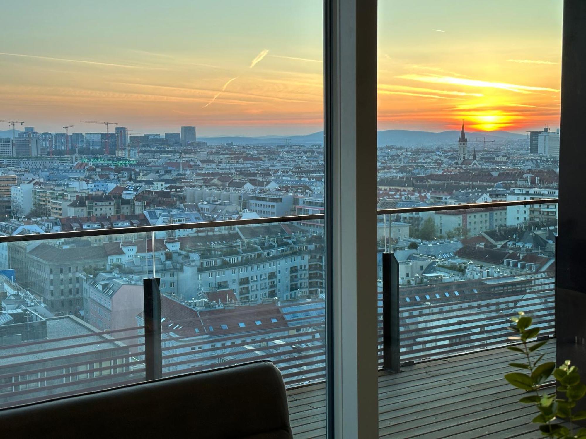 Panorama Sky Apartment I Rooftop Pool I Metro Station Viena Exterior foto