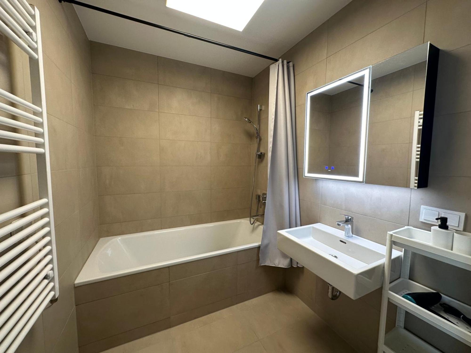 Panorama Sky Apartment I Rooftop Pool I Metro Station Viena Exterior foto
