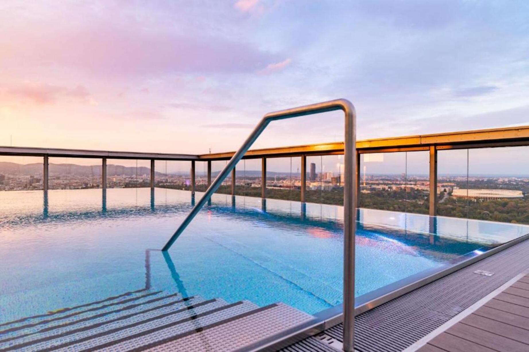Panorama Sky Apartment I Rooftop Pool I Metro Station Viena Exterior foto