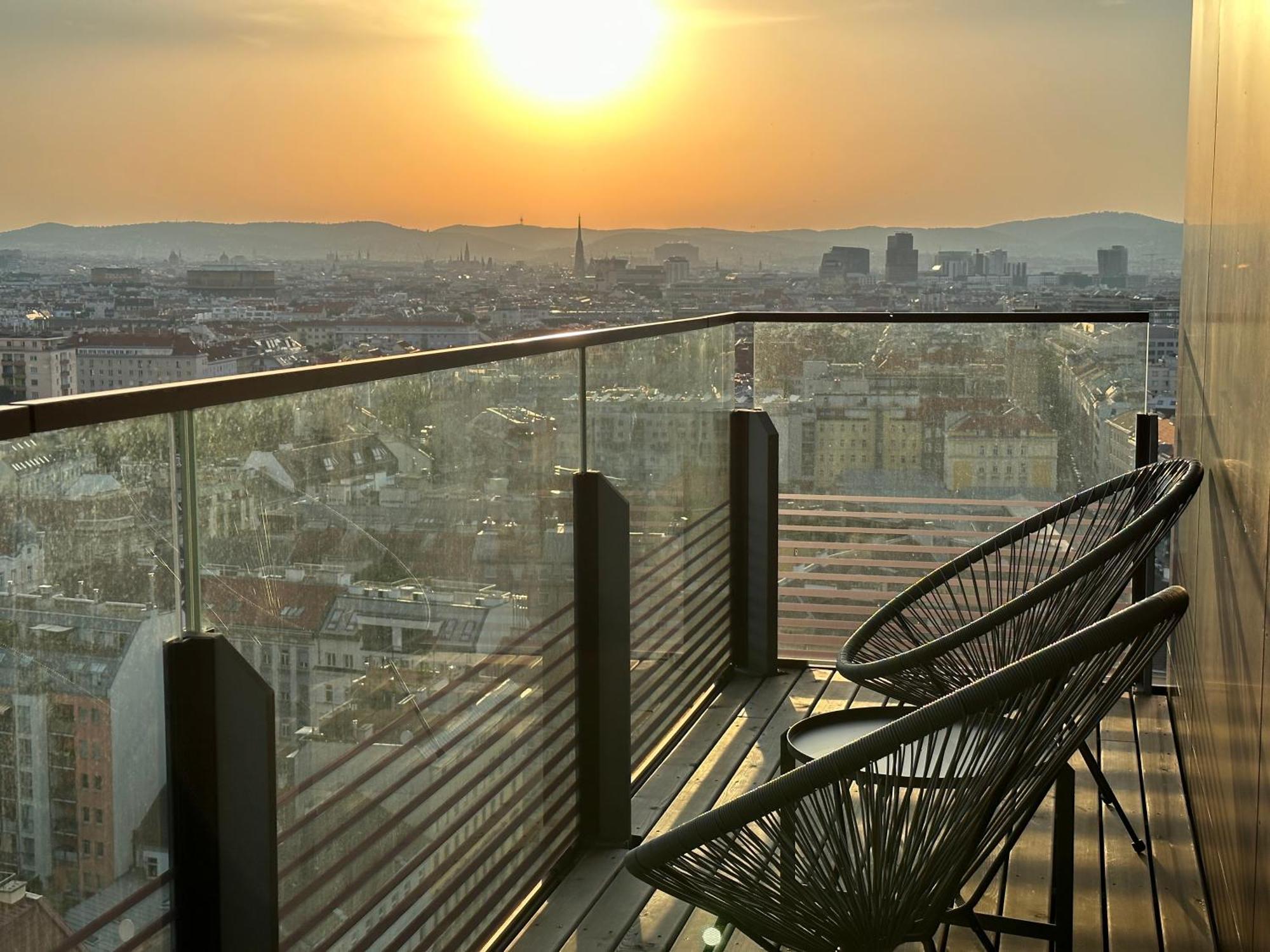 Panorama Sky Apartment I Rooftop Pool I Metro Station Viena Exterior foto