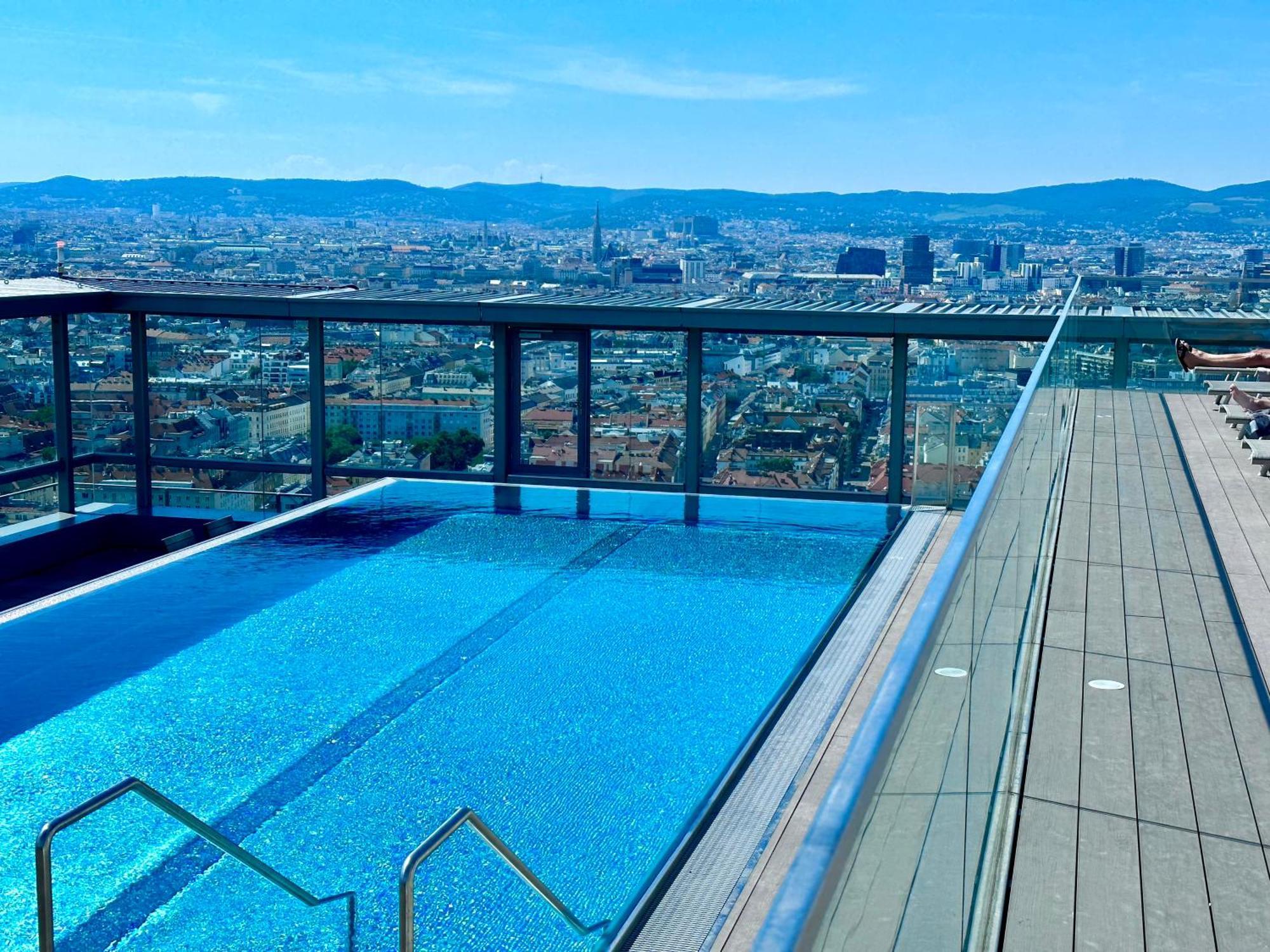 Panorama Sky Apartment I Rooftop Pool I Metro Station Viena Exterior foto